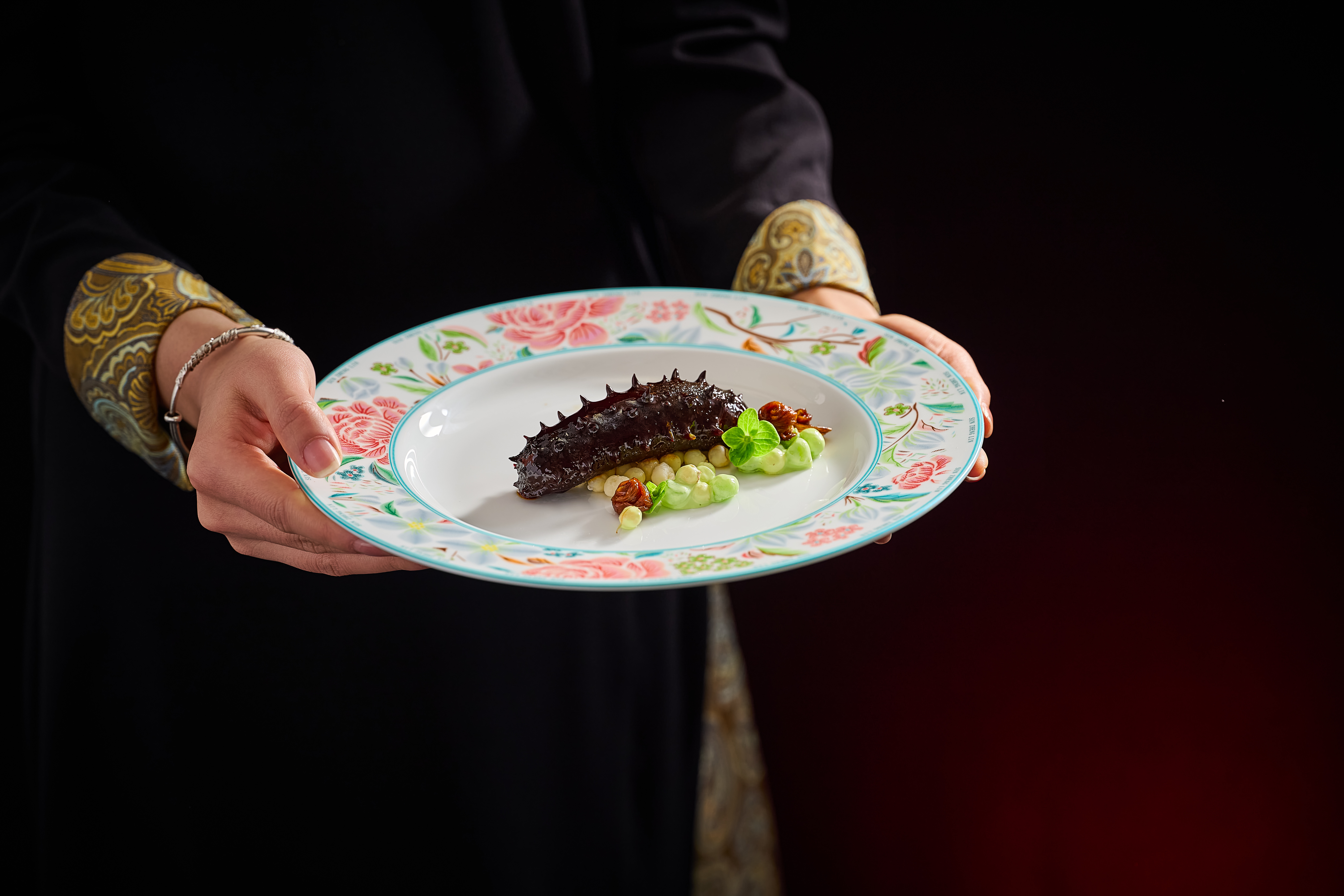 玫瑰鸡头米葱烧海参