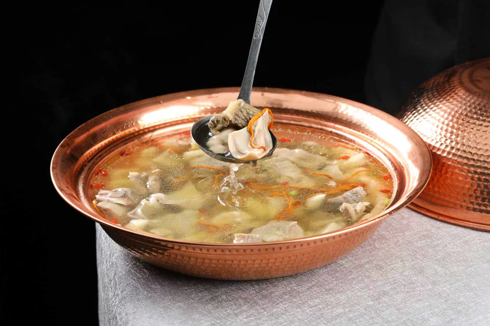 鲜牛肉马蹄猪肚汤